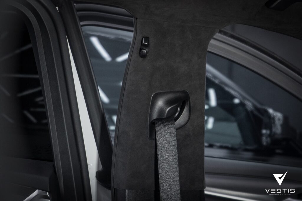 Перетяжка потолка и шумоизоляция крыши BMW 5 Series 16 BMW 5 Перетяжка потолка и шумоизоляция крыши19