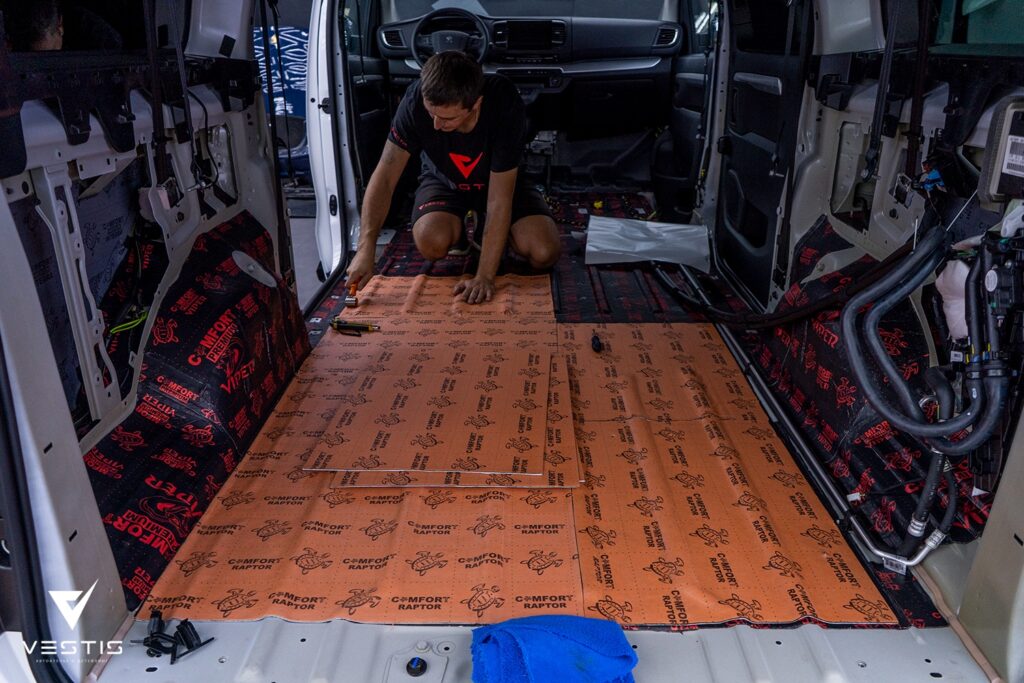 Шумоизоляция пола и колесных арок Peugeot Traveller 8 Peugeot Traveller Пленка и шумоизоляция пола14 1
