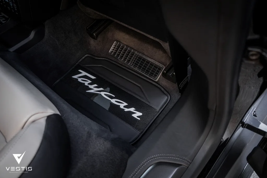 Карбон, перешив, шумоизоляция и коврики для Porsche Taycan 39 Porsche Taycan Комплект премиум с карбоном1