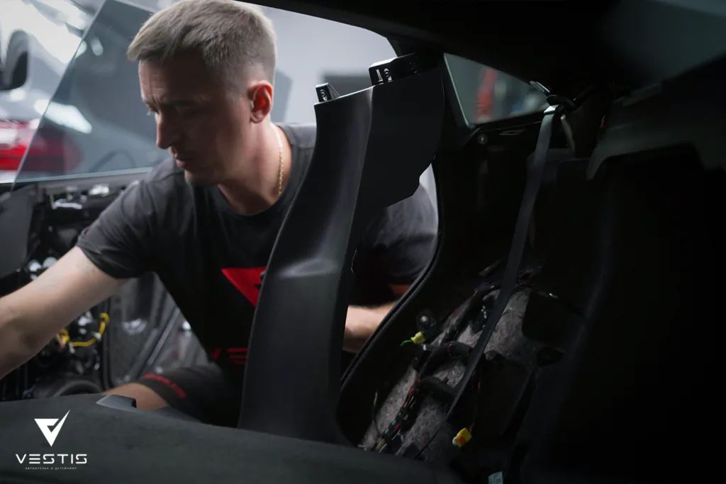 Карбон, перешив, шумоизоляция и коврики для Porsche Taycan 3 Porsche Taycan Перешив карбон и шумоизоляция16