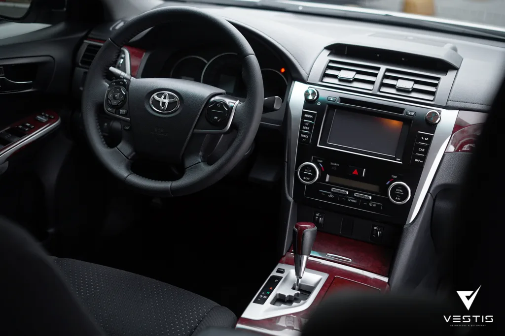 Toyota Camry Предпродажный фотосет химчистка и подкапотка13