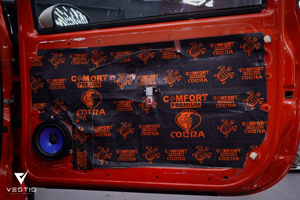 Шумоизоляция дверей и химчистка салона в Fiat 500E 6 Fiat 500E Химчистка и шумоизоляция3 1