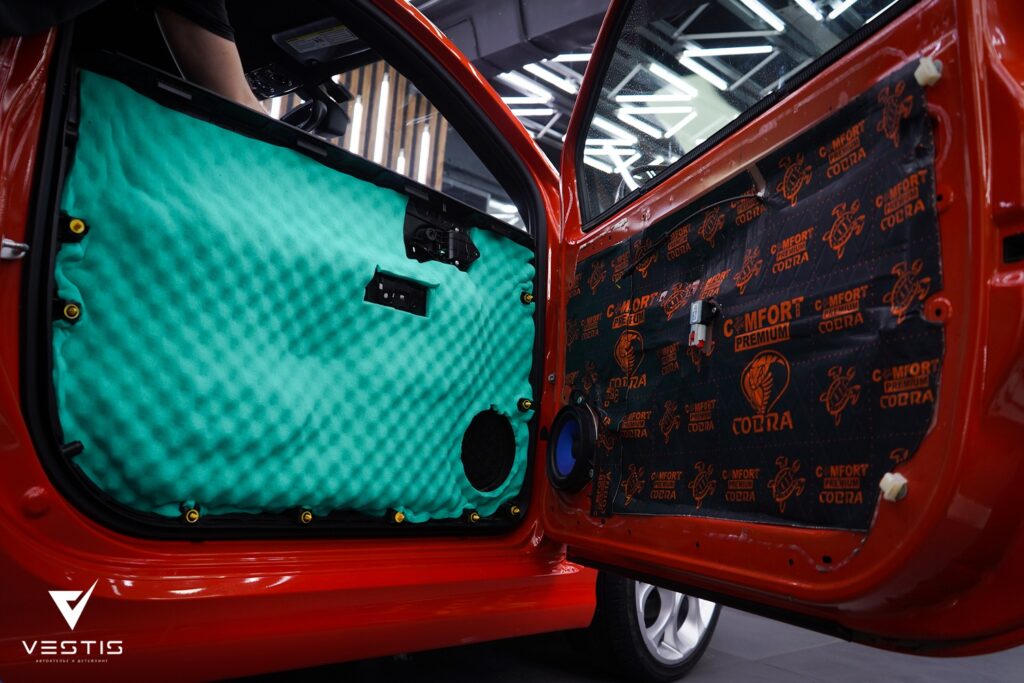 Шумоизоляция дверей и химчистка салона в Fiat 500E 8 Fiat 500E Химчистка и шумоизоляция7