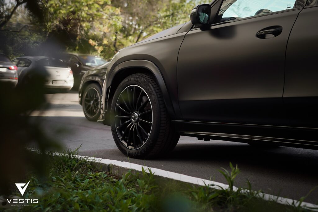 Mercedes Benz GLS Полная матовая оклейка расклейка обвесы и пороги подкапывание окрас12 2
