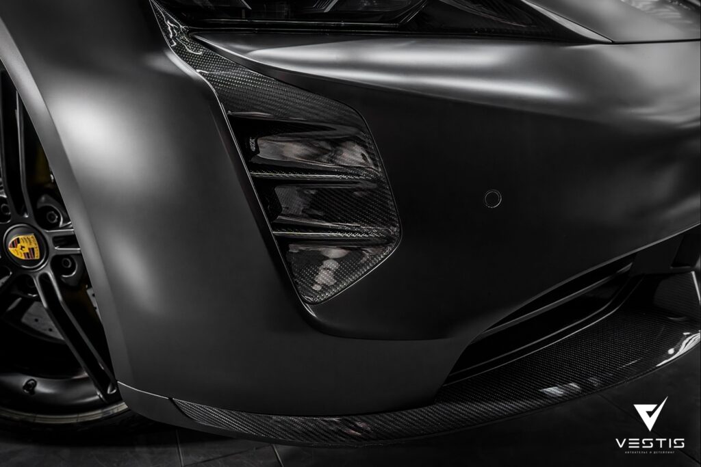 Карбон экстерьера и защита экрана на Porsche Taycan 5 Porsche Taycan Карбон и стекло1