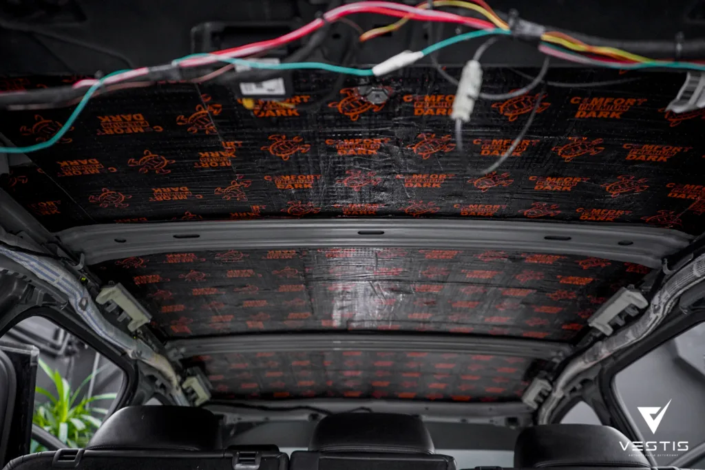 Volkswagen Touareg Шумоизоляция крыши5
