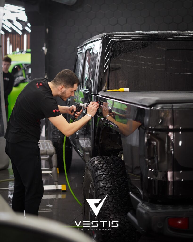 Полная оклейка ЛКП и окрас деталей кузова Jeep Rubicon 3 Jeep Rubicon Полировка пленка и окрас порогов5