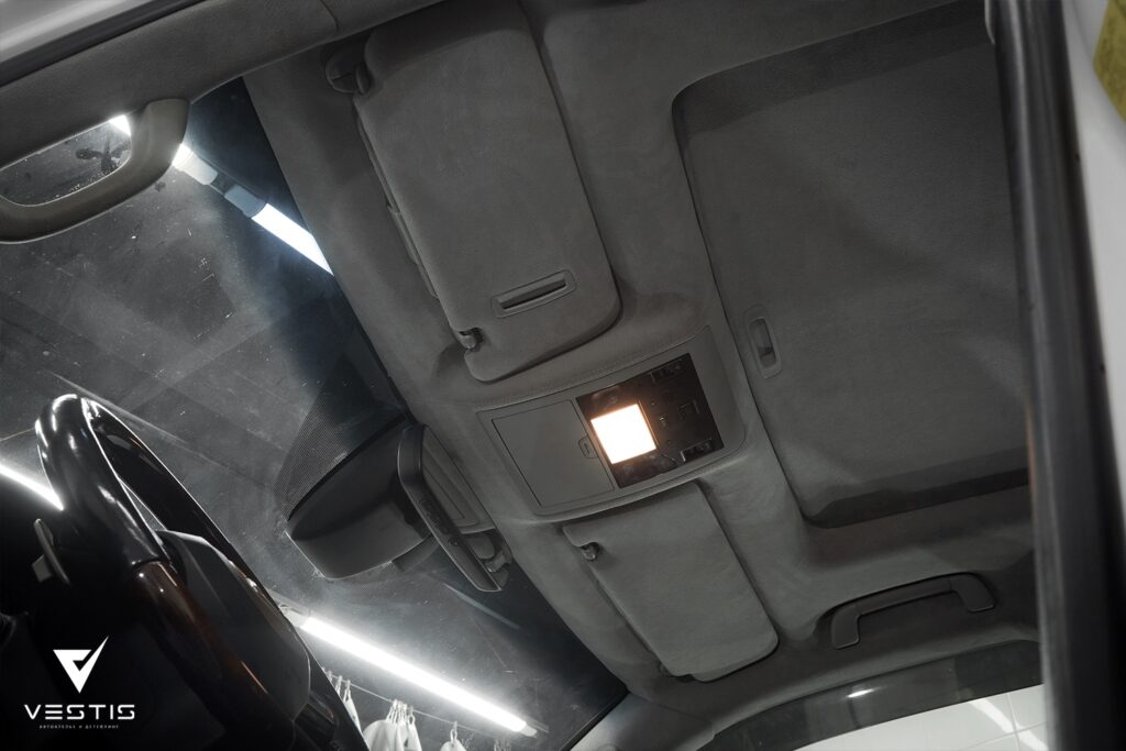 Lexus LX570 Перетяжка потолка и стоек в серую Алькантару10