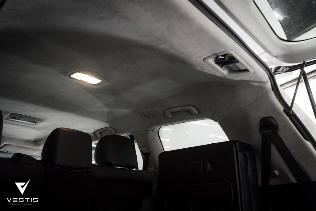Lexus LX570 Перетяжка потолка и стоек в серую Алькантару12