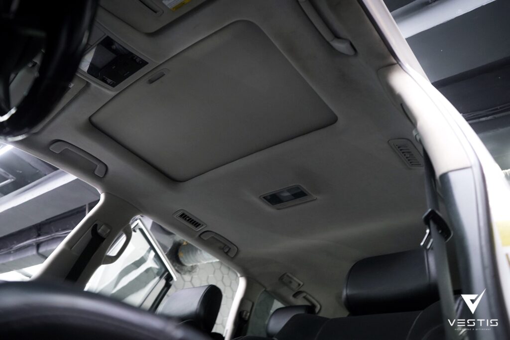 Lexus LX570 Перетяжка потолка и стоек в серую Алькантару3