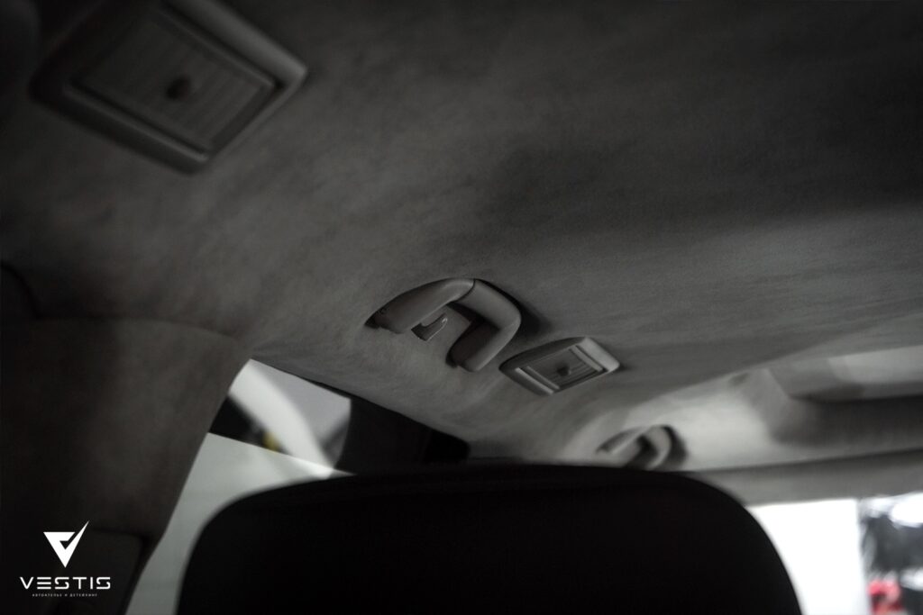 Lexus LX570 Перетяжка потолка и стоек в серую Алькантару4