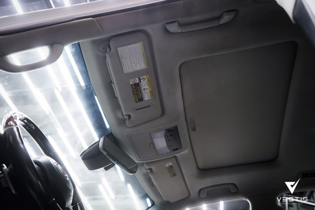 Lexus LX570 Перетяжка потолка и стоек в серую Алькантару9