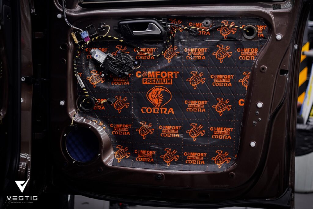 Volksawagen Amarok Шумоизоляция и химчистка7