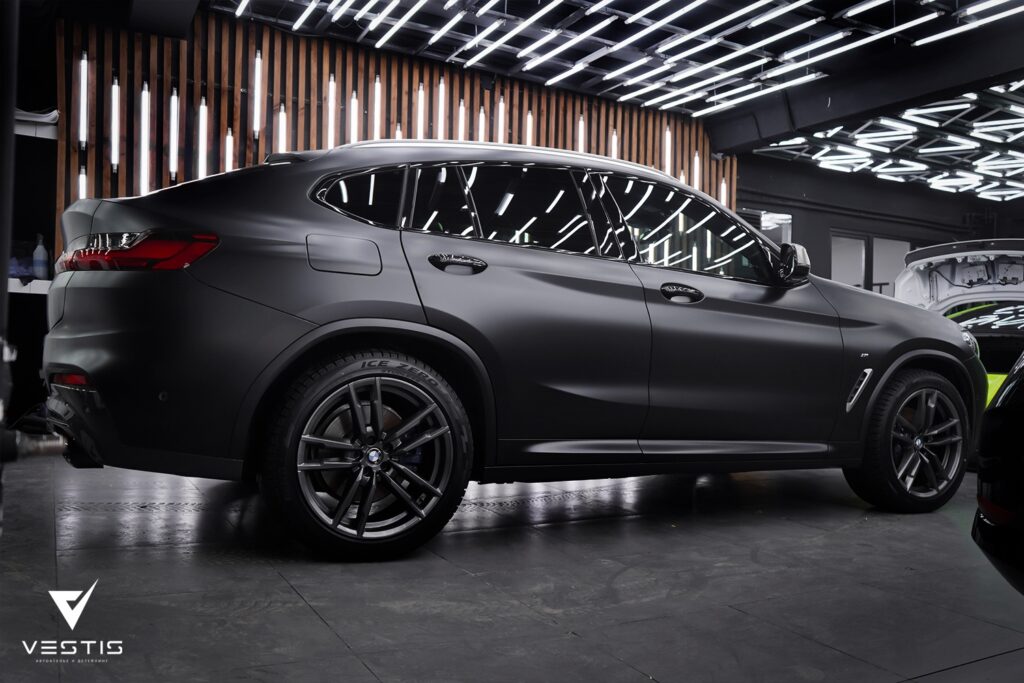 Полная оклейка BMW X4 матовой антигравийной пленкой 6 BMW X4 Матовая пленка1