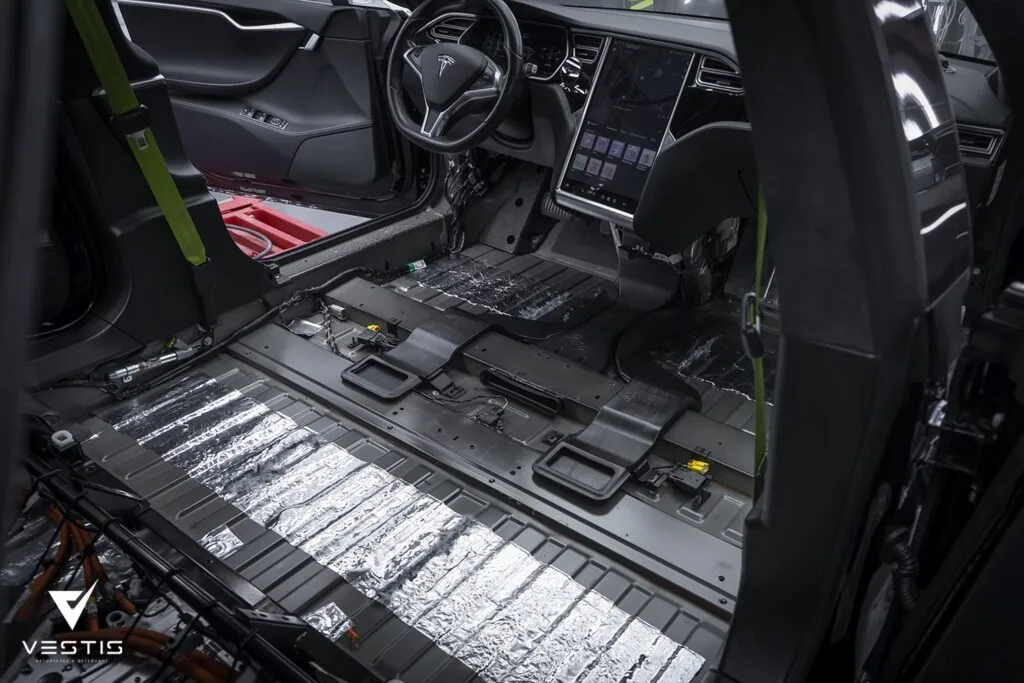 Tesla Model S Андрей С КОПИРАЙТОМ Шумоизоляция16 1