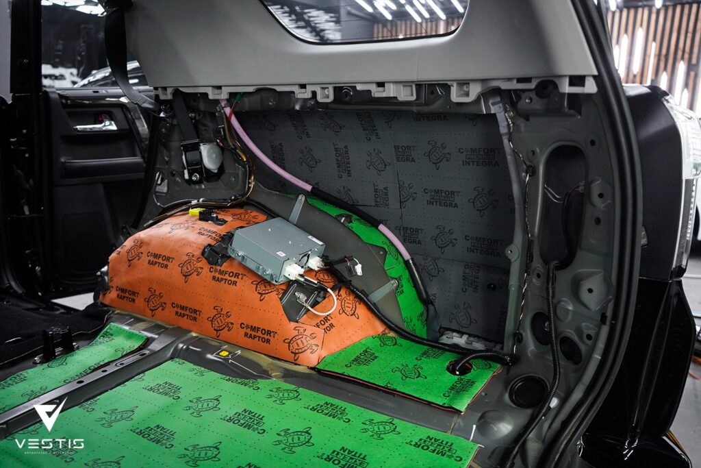 Оклейка матовой антигравийной пленкой Toyota 4Runner 15 Toyota 4Runner Матовая пленка шумоизоляция коврики перетяжка потолка17