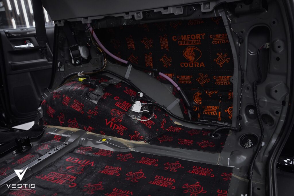 Оклейка матовой антигравийной пленкой Toyota 4Runner 12 Toyota 4Runner Матовая пленка шумоизоляция коврики перетяжка потолка39