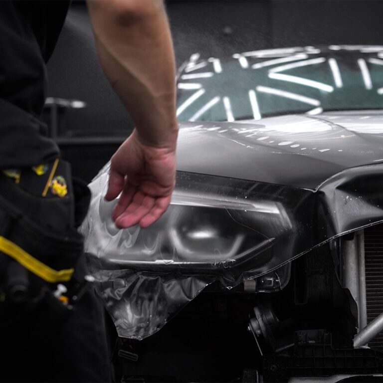 Полная оклейка BMW X4 матовой антигравийной пленкой