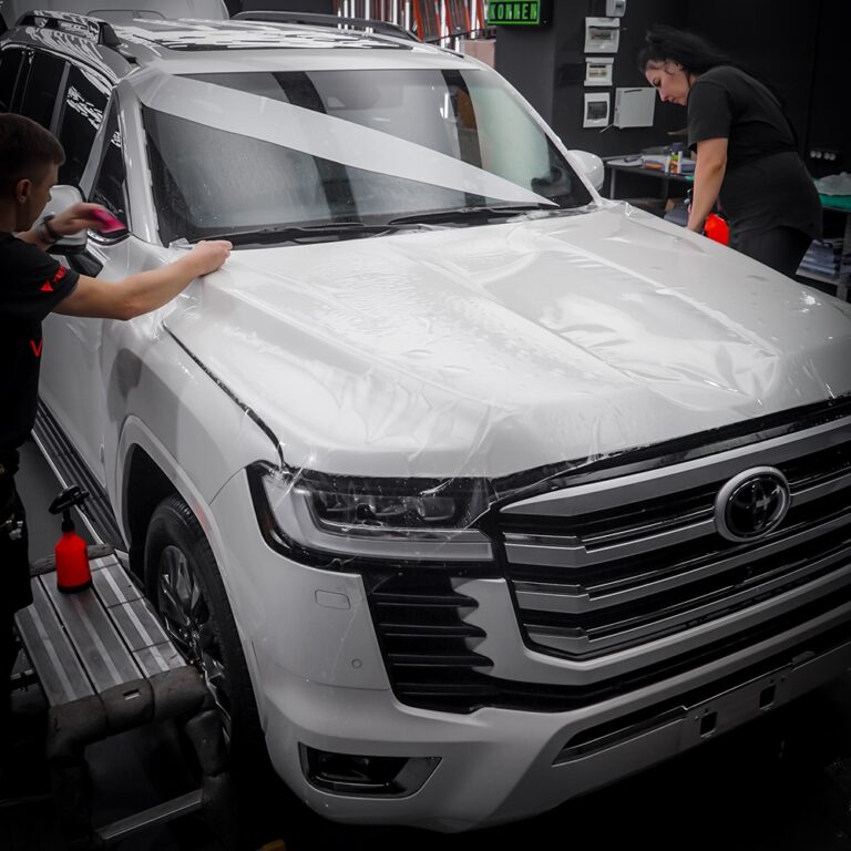 Защита антигравийной пленкой и шумоизоляция Toyota LC300 12 Защита антигравийной пленкой и шумоизоляция Toyota LC300