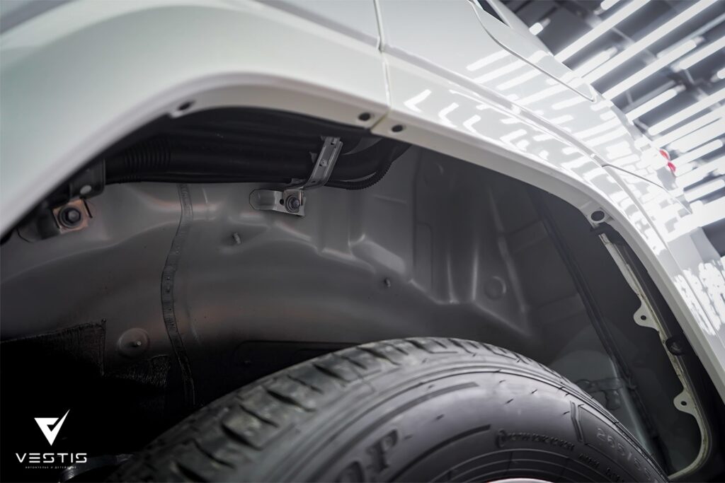 Защита антигравийной пленкой и шумоизоляция Toyota LC300 2 Toyota LC300 Шумоизоляция и пленка14 1