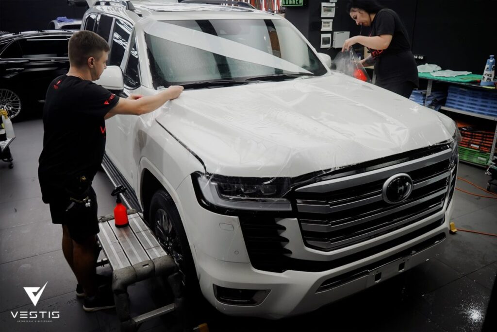 Защита антигравийной пленкой и шумоизоляция Toyota LC300 1 Toyota LC300 Шумоизоляция и пленка3 1200x800