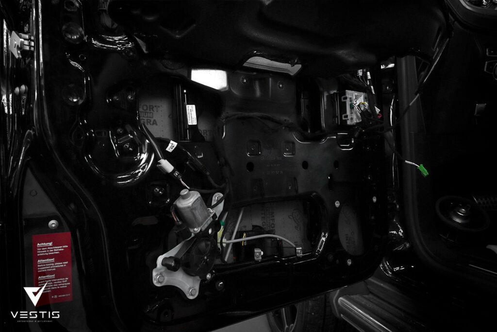 Комплексная шумо- и виброизоляция Mercedes Benz G Class 3 Mercedes Benz G Class Комплексная шумоизоляция16