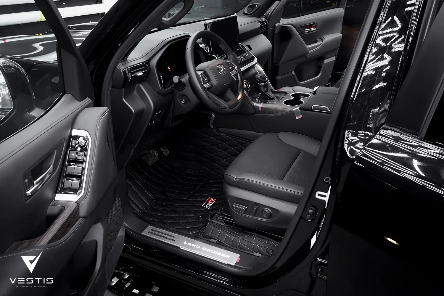 Комплект ковриков в салон Toyota Land Cruiser 300 6 Изготовили и установили коврики в салон Toyota LC300.
