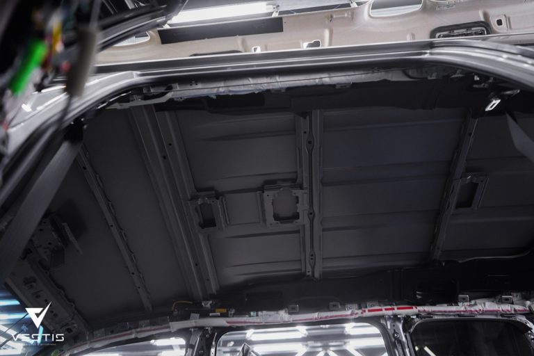 Исходное состояние крыши Lexus LX570 перед шумоизоляцией