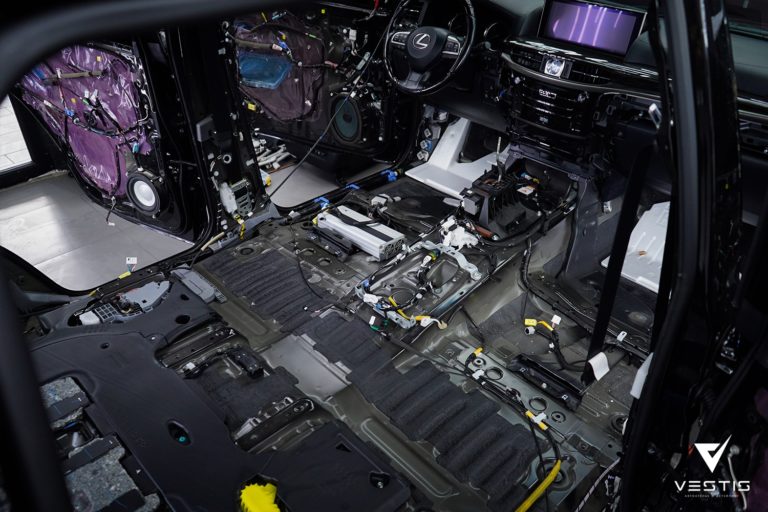 Заводское состояние салона Lexus LX450 перед шумоизоляцией