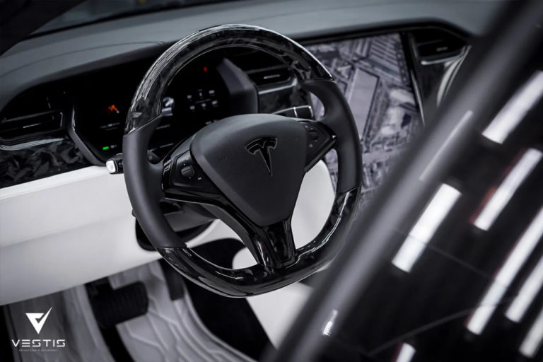Перешив и ламинация кованым карбоном руля Tesla Model S