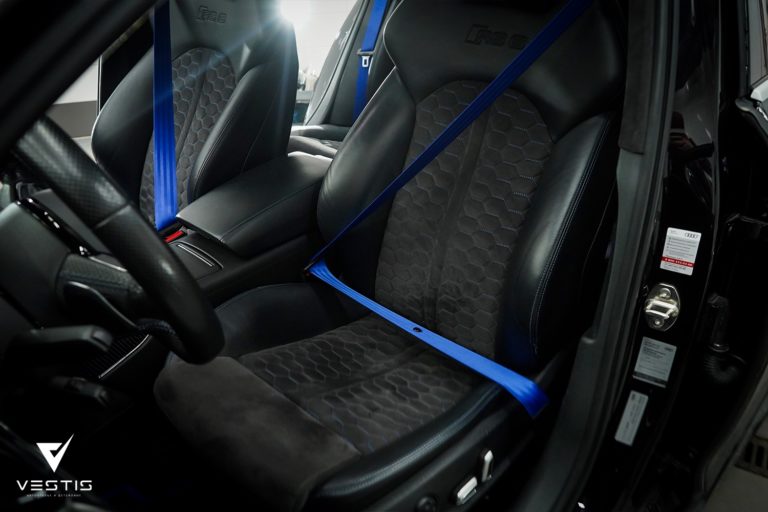 Цветные ленты ремней безопасности Audi RS6
