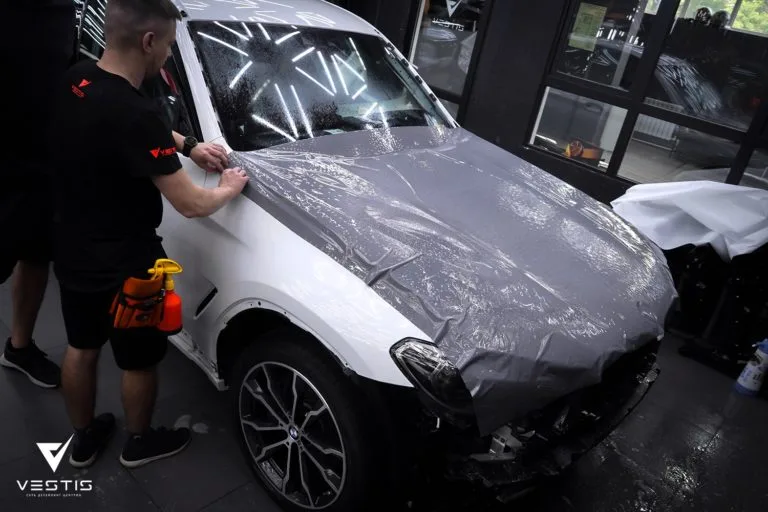 Оклейка BMW X3. Защита кузова цветной антигравийной пленкой